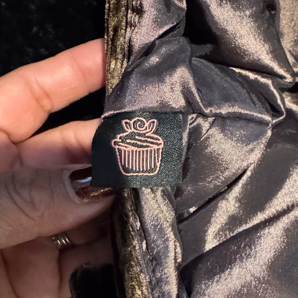 Luxurious Velvet Clutch in Rich Brown - Picture 6 of 8